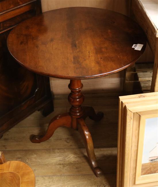 An early 19th century mahogany circular tilt top tea table, on turned pillar and splayed support, diameter 2ft 8in. Diameter 66cm